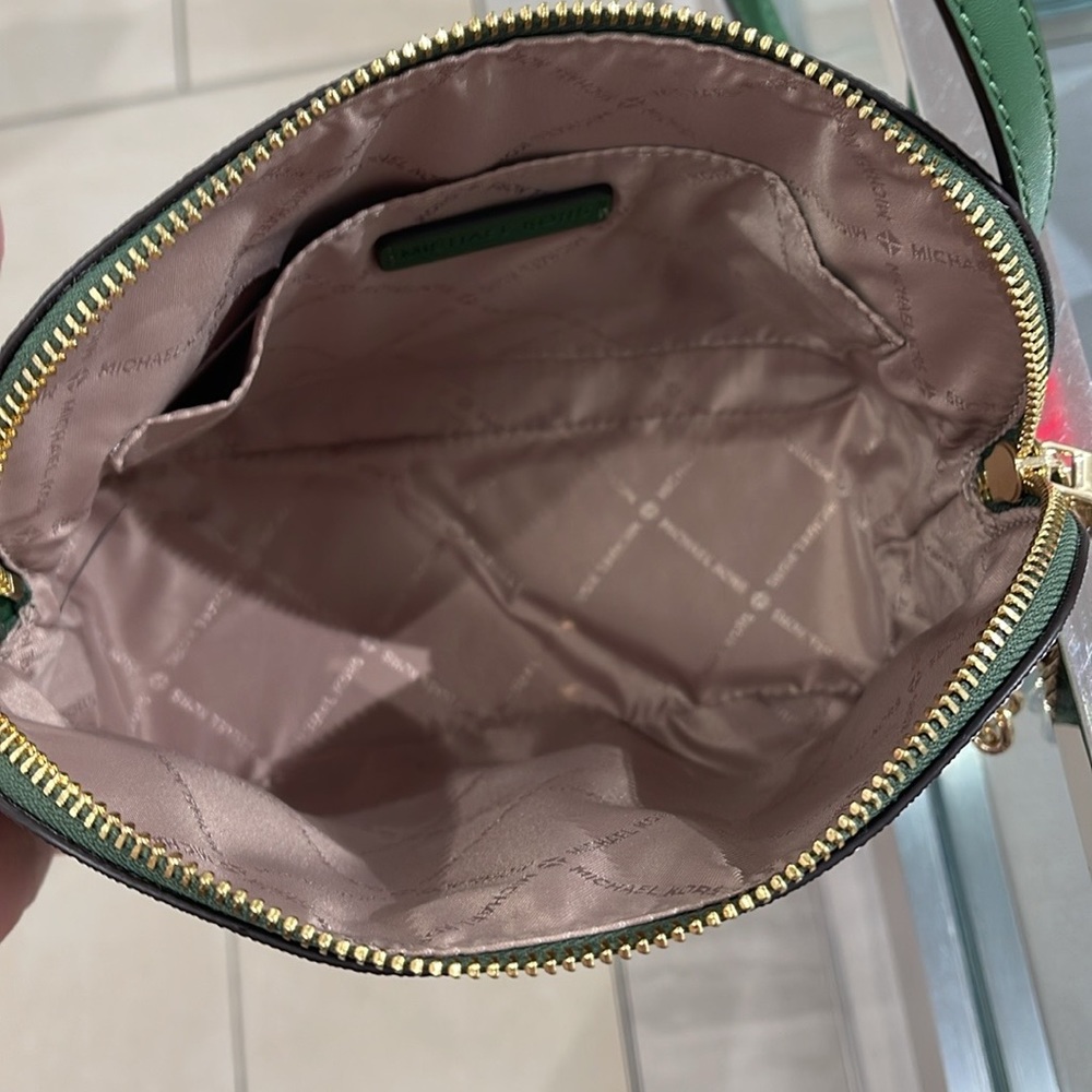 MICHAEL KORS
Jet Set Travel Medium Color-Block Signature Logo Dome Crossbody Bag - Picture 11 of 16